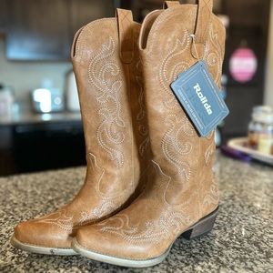 BRAND NEW, NEVER WORN, Rollda Tan cowgirl boots!